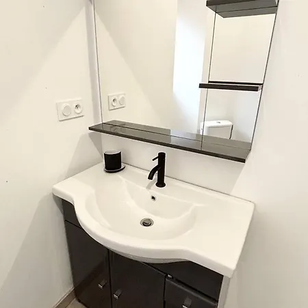 F2 Meuble Avec Balcon, Clim, Wifi, Animaux Admis - 50m Des Thermes - Fr-1-703-198 Apartment